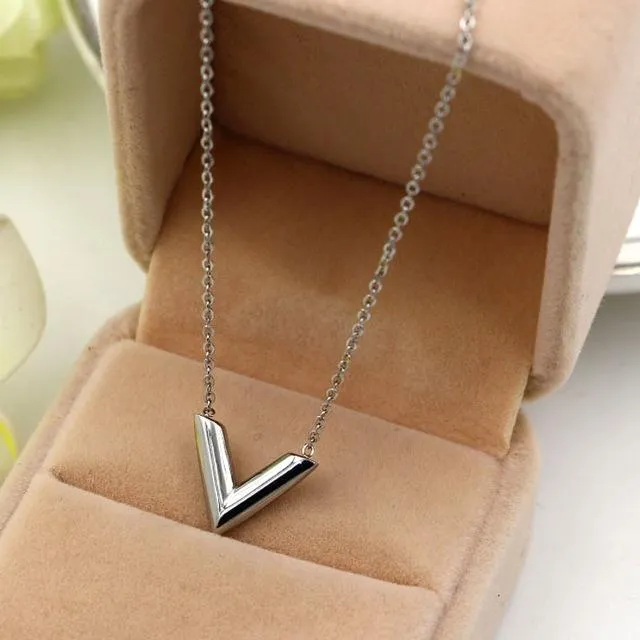 Classic V Rose Gold-Colored Short Necklaces