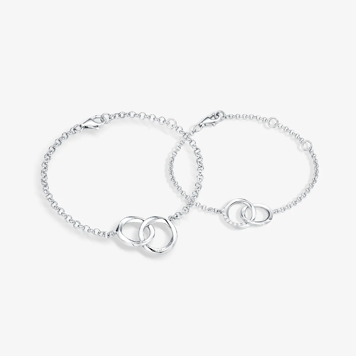 FANCIME "Connected "Mobius Circle Sterling Silver Bracelet